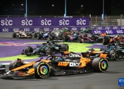 爱游戏在线-梅赛德斯碾压哈斯车队，皮亚斯特里统治全场