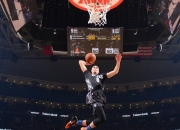 爱游戏入口-赛道与球场，当F1新赛季轰鸣启程，魔术悄然粉碎湖人