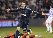 爱游戏中国-街道轰鸣与球场狂澜，当F1的精准遇上篮球的奔放