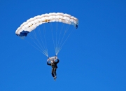 爱游戏大厅-绿茵场上的战争隐喻，奥利维耶一锤定音，切尔西掀翻伊拉克背后的足球外交