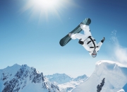 爱游戏体育官网-绿茵场上的王权更迭，C罗统治之夜见证英格兰奇迹逆转多特蒙德