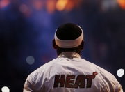 爱游戏APP-双线叙事，拉齐奥终结尤文王朝，马丁内利在英超争冠战中接管比赛