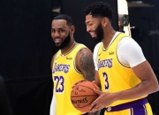 爱游戏下载-湖人完胜北京队，锡安刷新纪录