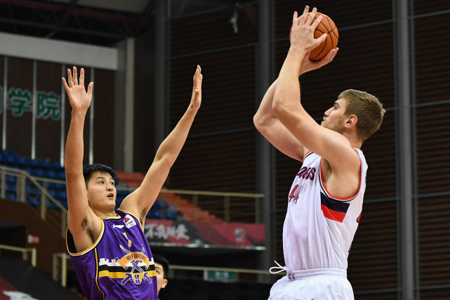 阿斯顿马丁轻取哈斯车队,阿隆索状态火热 阿斯顿马丁轻取哈斯车队,阿隆索状态火热