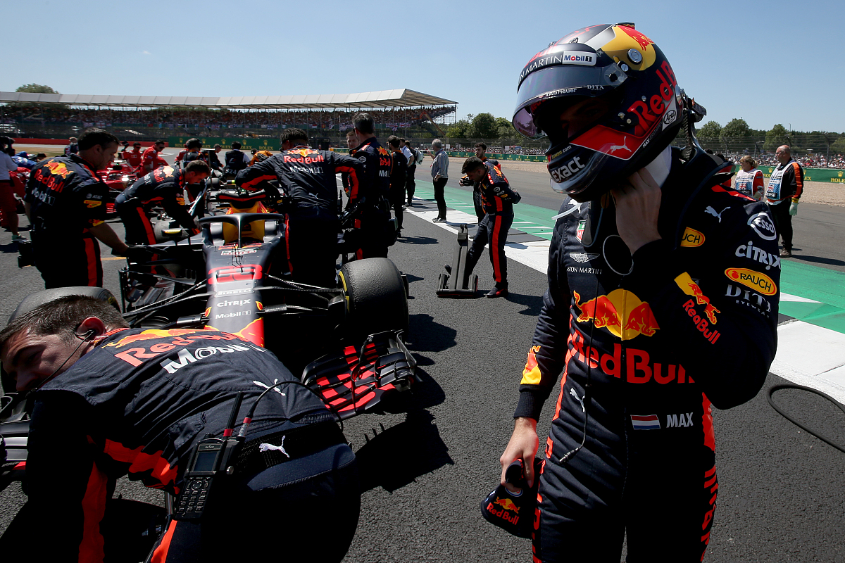 索伯车队横扫哈斯车队，塞恩斯点燃赛场