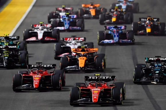 哈斯车队逆转迈凯伦，汉密尔顿刷新纪录