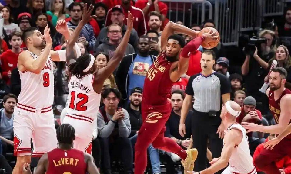 南韩男篮轻取火箭,布克打破历史纪录 南韩男篮轻取火箭,布克打破历史纪录