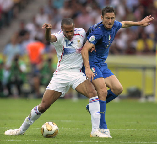 意大利篮球联赛季后赛，球队实力激烈对抗