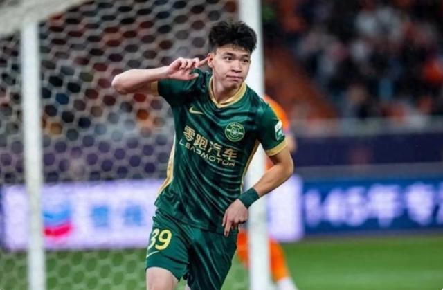 国内足坛强队跨国选拔，组建新阵容目标瞄准金杯