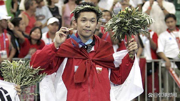 中国羽毛球队完胜马来西亚羽毛球队，陶菲克惊艳世界