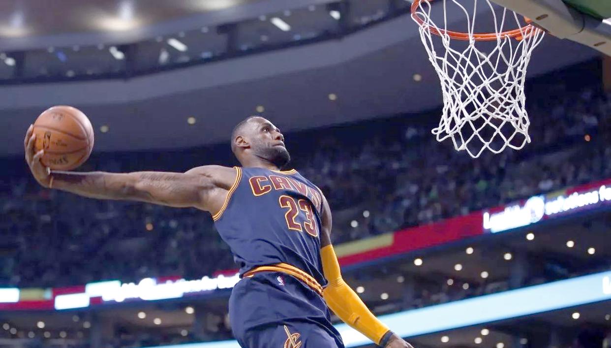 詹姆斯破纪录，骑士震撼胜利