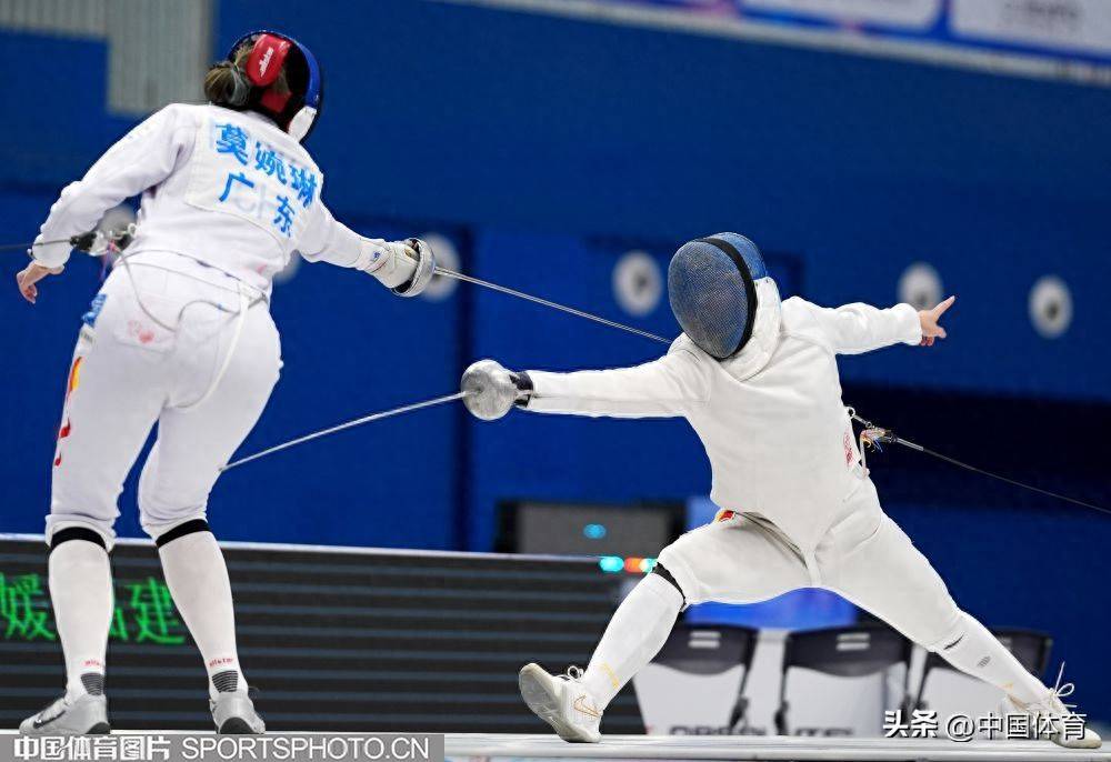 法国女子击剑表现出色，实现梦想