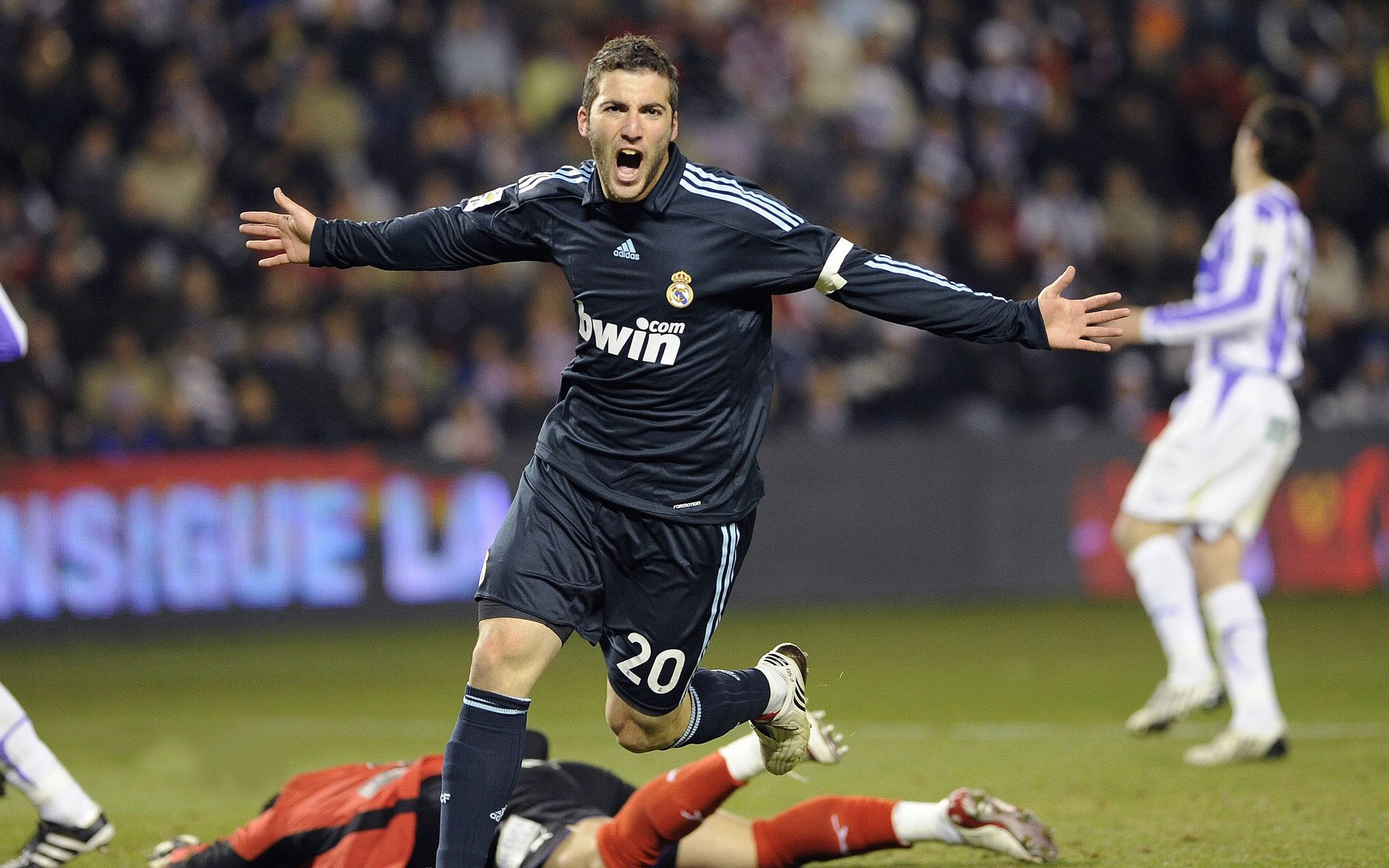 孙兴慜爆发点燃热刺，拉齐奥末节奇袭终结阿森纳欧战希望